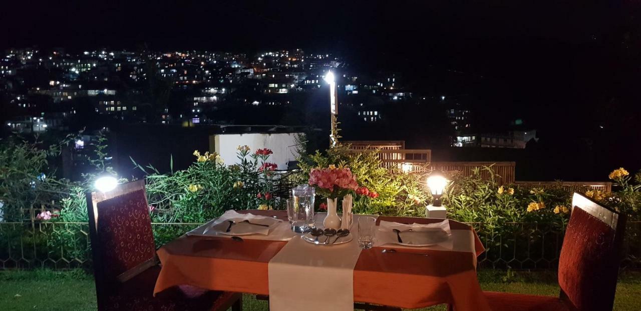 Woodland Hill Hotel